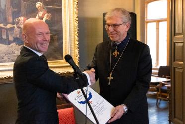 Bishop Olav receives award 